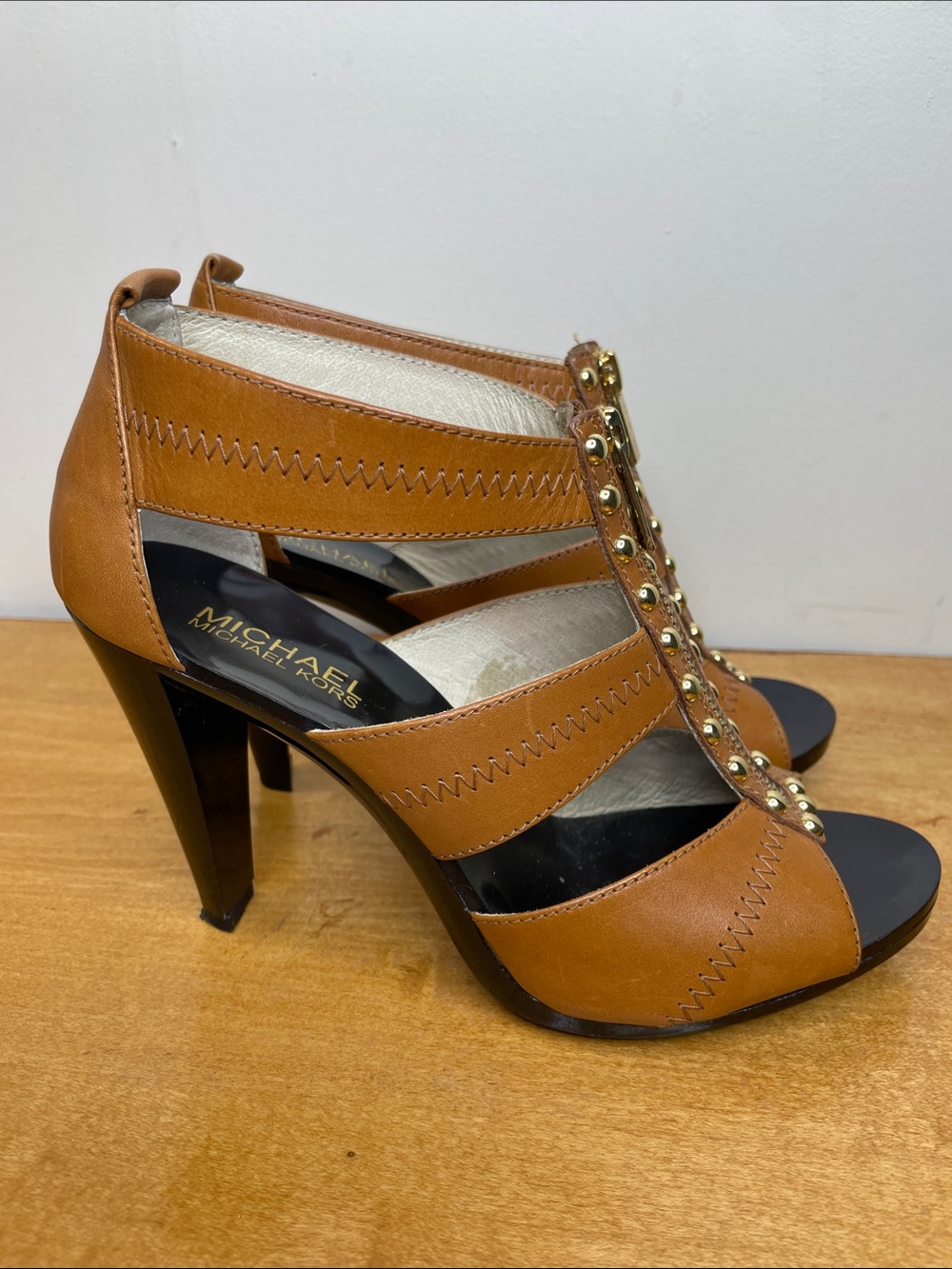 Michael Kors Tan Leather Studded T-Strap High Heel Sandals. Size 7 - Picture 4 of 11